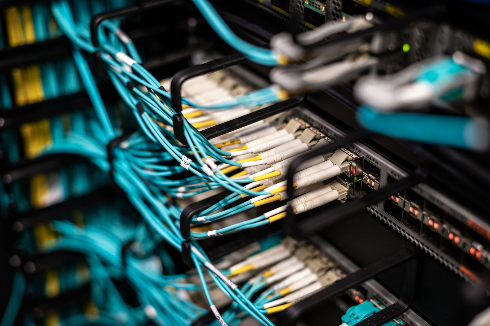 Оптоволоконные линии и сетевое оборудование